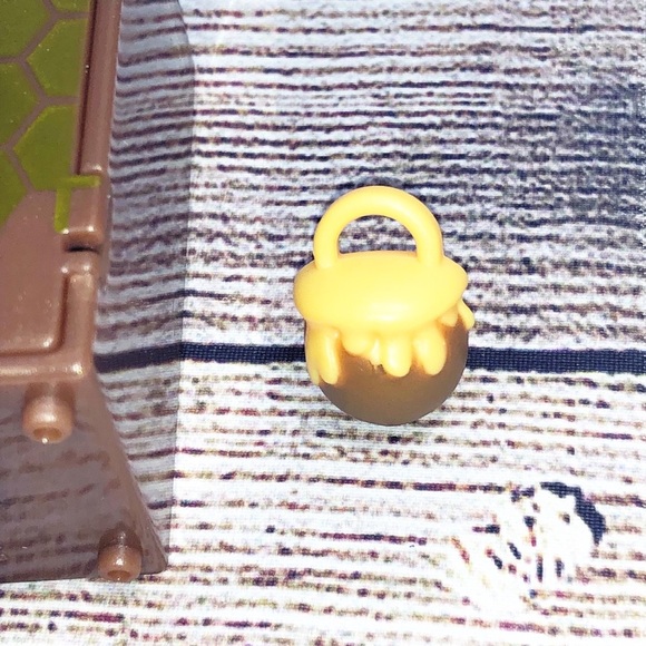 Disney Doorables Academy Surprise Locker Set- Special Edition Winnie the Pooh - Picture 6 of 9